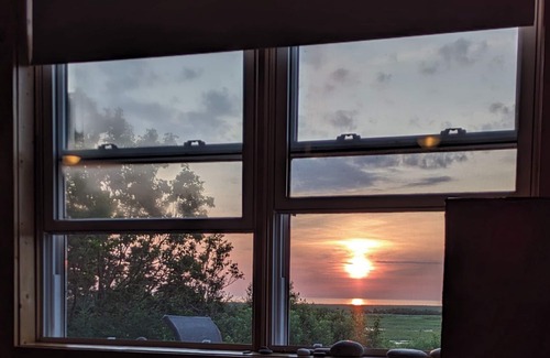 Petit-Etang Casa | Cape Breton Waterfront Home Rental, Mountain and Ocean Views, Playa privada