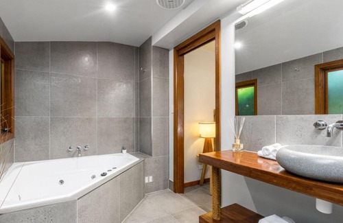 Skinners Shoot Casa | Cape Byron Suite 6