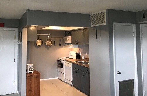 Columbiad Plaza Condominio | Cape Canaveral Play / Work / Live in Walking / Biking desde la playa, pubs, restaurantes