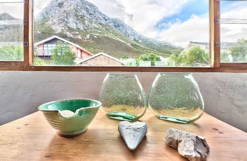 Voelklip Casa | Cabo Castaño Villa; una escapada de moda de amigos y familiares de Hermanus. Voëlklip.