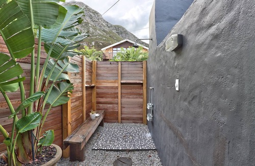 Voelklip Casa | Cabo Castaño Villa; una escapada de moda de amigos y familiares de Hermanus. Voëlklip.