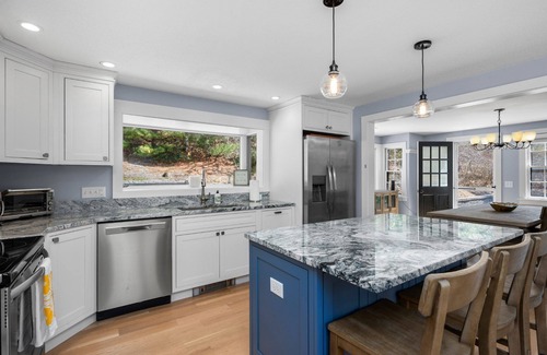 North Chatham Casa | Cape Cod Beach Getaway walk to the beach Relax in Coastal Comfort