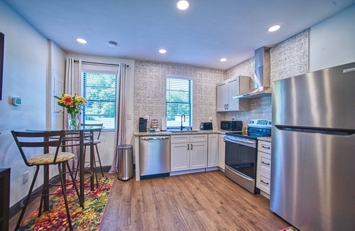 Sharon Cabaña | Cape Cod Bungalow @Firmstone Manor