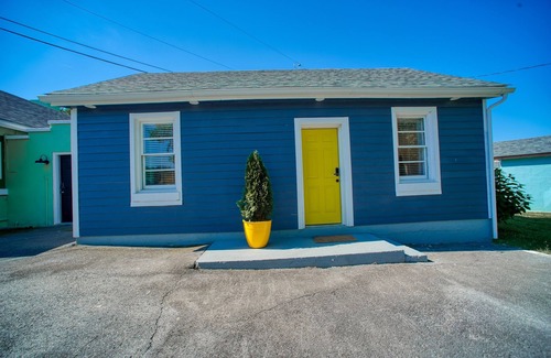 Sharon Cabaña | Cape Cod Bungalow @Firmstone Manor