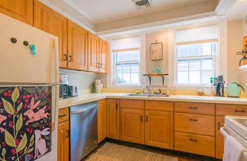 Sagamore Beach Casa | Cape Cod Canal View AC WiFi Dog Friendly Sleeps 8