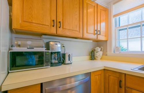 Sagamore Beach Casa | Cape Cod Canal View AC WiFi Dog Friendly Sleeps 8