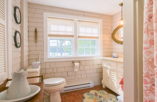 Sagamore Beach Casa | Cape Cod Canal View AC WiFi Dog Friendly Sleeps 8