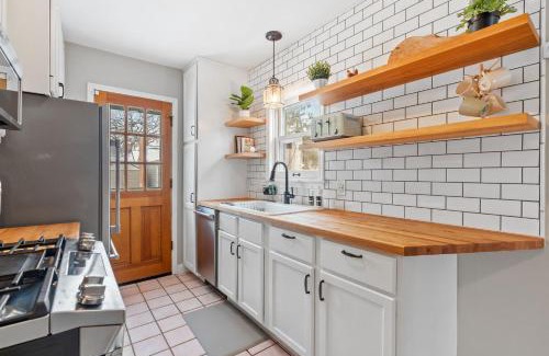 Diamond Lake Casa | Cape Cod Charmer