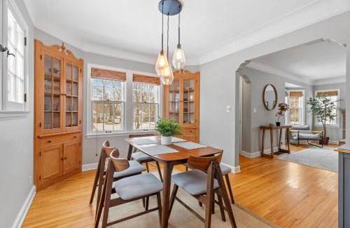 Diamond Lake Casa | Cape Cod Charmer