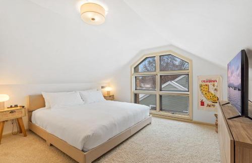 Diamond Lake Casa | Cape Cod Charmer