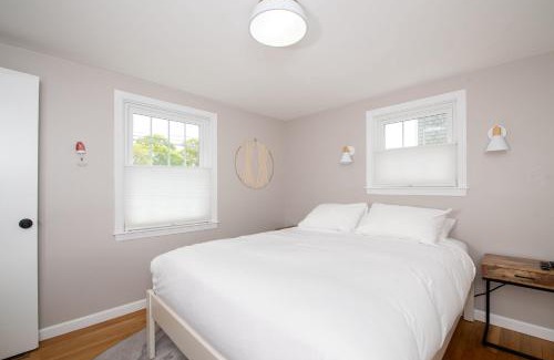 Dennis Port Casa | Cape Cod Cottage by Leavetown Vacations