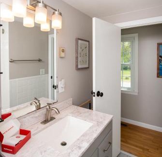 Dennis Port Casa | Cape Cod Cottage by Leavetown Vacations