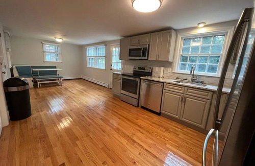 West Hyannisport Casa | Cape Cod Fun - Entire home 3BR up to 9 guests