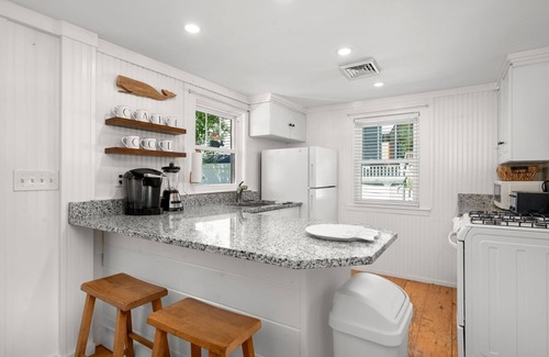 East Sandwich Casa | Cape Cod Getaway: Walk to East Sandwich Beach