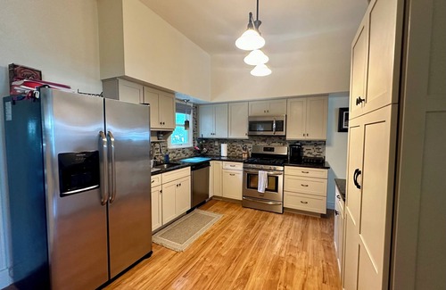 Town Bank Casa | Cape Cod home in North Cape May Blocks from Bay and pet friendly