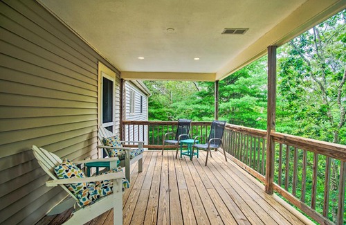 Buzzards Bay Casa | Cape Cod Home with Deck about 3 Mi to Beaches