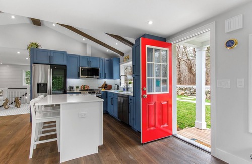 Centerville Casa | Cape Cod Lake Charm