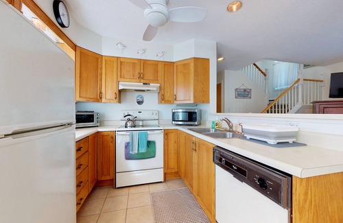 Ocean Park Condominio | Condominio de estilo Cape Cod con parrilla y piscina compartida, sauna, gimnasio - cerca de la playa