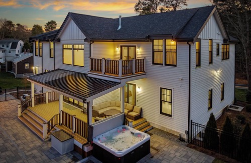 Centerville Casa | Cape Cod Village Retreat Pool Game Room Gym