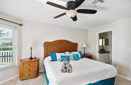 Pelican Casa | Cape Coral Comfort: Your 3BR Family Getaway!