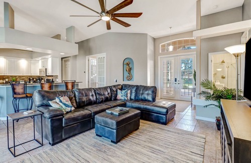 Caloosahatchee Casa | ¡Nuevo listado! Fantástica casa de vacaciones frente al agua de Florida con piscina y spa!