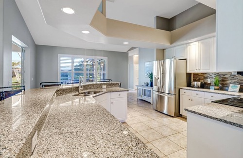 Caloosahatchee Casa | ¡Nuevo listado! Fantástica casa de vacaciones frente al agua de Florida con piscina y spa!