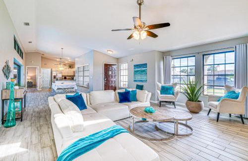 Caloosahatchee Casa | Cape Coral Home with Heated Pool, Dock and Gulf Access