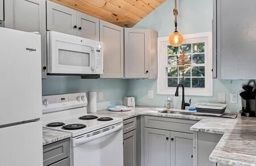 North Truro Condominio | Cape Escape in North Truro. Completely renovated. 1/2 mile walk to the beach.