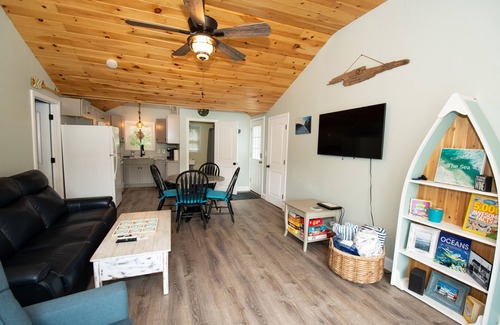 North Truro Condominio | Cape Escape in North Truro. Completely renovated. 1/2 mile walk to the beach.