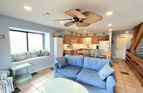 Port St. Joe Casa | Cape Happy Hour on pond w/Gulf View: 115 steps to beach and beachfront pool