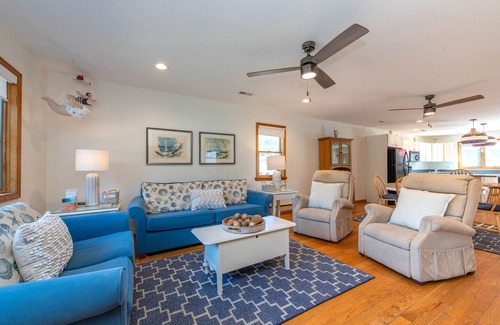 Villas Casa | Cape May Area Beach Retreat with Private Pool