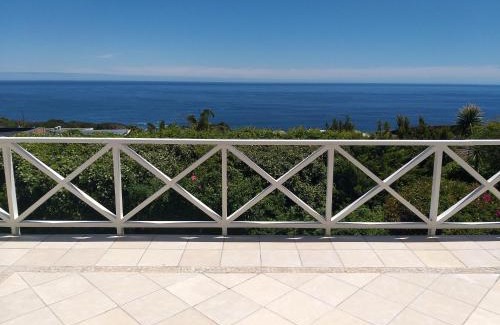 Camps Bay Casa | Cape Rose Cottage - Penthouse in Camps Bay
