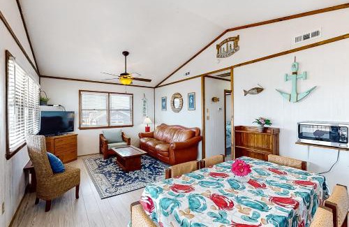 Buxton Casa | Cape Top #21A-B