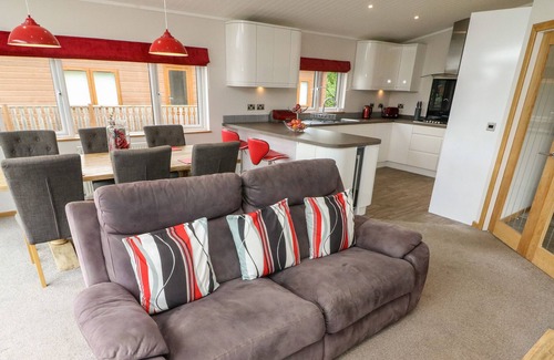 South Lakeland Leisure Village Cabina | CAPERNWRAY 15, family friendly, luxury holiday cottage in Carnforth