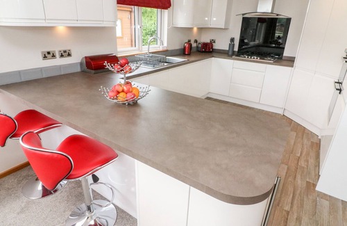 South Lakeland Leisure Village Cabina | CAPERNWRAY 15, family friendly, luxury holiday cottage in Carnforth