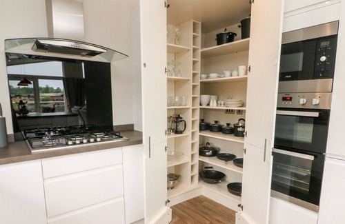 South Lakeland Leisure Village Cabina | CAPERNWRAY 15, family friendly, luxury holiday cottage in Carnforth