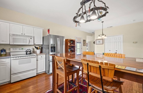 Capeville Casa | Capeville Cottage - modern comfort close to Cape Charles!