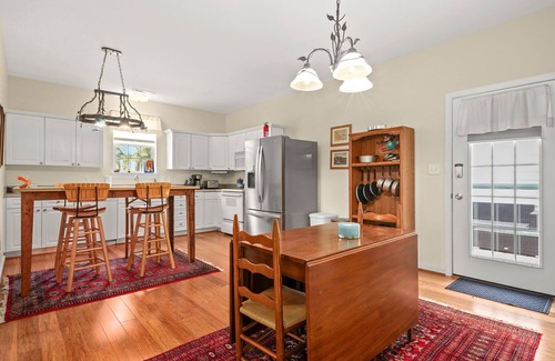 Capeville Casa | Capeville Cottage - modern comfort close to Cape Charles!