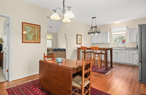 Capeville Casa | Capeville Cottage - modern comfort close to Cape Charles!