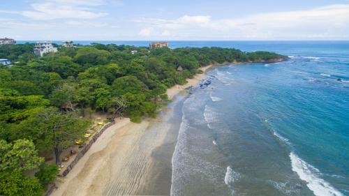 Playa Langosta Hotel | Capitán Suizo Beachfront Boutique Hotel