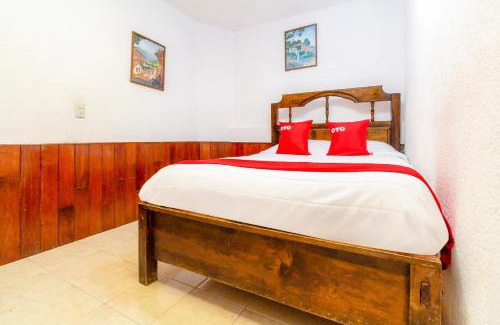 Barrio de Mexicanos Hotel | Capital O OYO Hotel Las Nubes Mercado de Dulces y Artesanias Ambar, San Cristobal De Las Casas