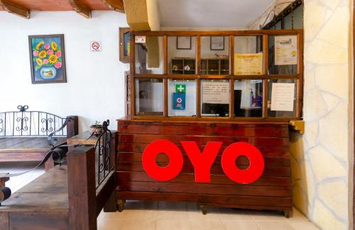 Barrio de Mexicanos Hotel | Capital O OYO Hotel Las Nubes Mercado de Dulces y Artesanias Ambar, San Cristobal De Las Casas