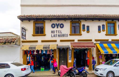 Barrio de Mexicanos Hotel | Capital O OYO Hotel Las Nubes Mercado de Dulces y Artesanias Ambar, San Cristobal De Las Casas