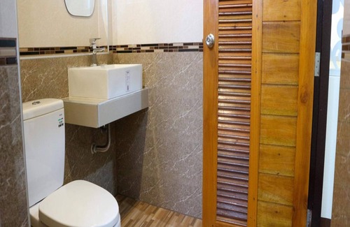 Samut Songkhram Hotel | Capital O 75521 Sang Siri Apartment