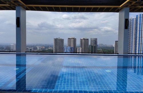Bonifacio Global City Hotel | Capital O 804 The Residences at Bonifacio Civic Center