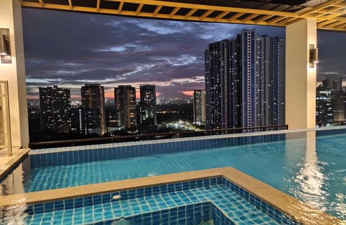 Bonifacio Global City Hotel | Capital O 804 The Residences at Bonifacio Civic Center