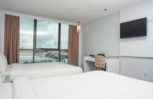 Bintulu Hotel | Capital O 90083 Riverfront Inn
