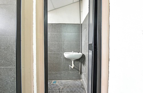 Bintulu Hotel | Capital O 90083 Riverfront Inn