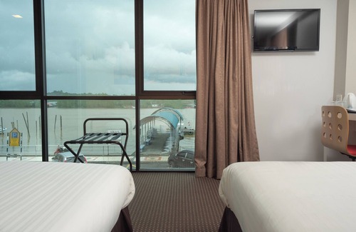 Bintulu Hotel | Capital O 90083 Riverfront Inn