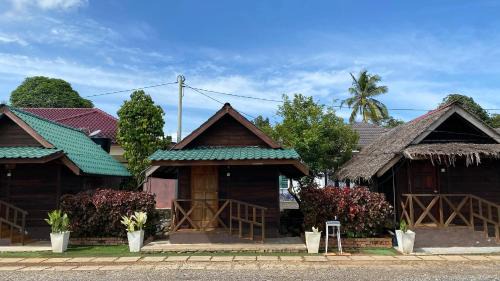 Kampung Chelong Hotel | Capital O 91227 Chalet D'bendang Mak Teh